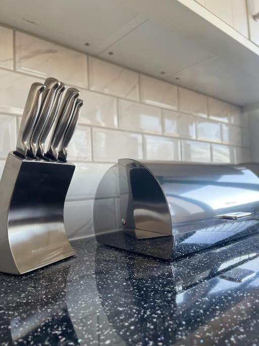 1 Bedroom Apartment - Flitwick - Contractor Friendly - Tourist Ready - Full Kitchen - Wifi - Smart Tv - Sofa Bed - Free Parking - Ideal For Short Or Long Stays Eksteriør bilde
