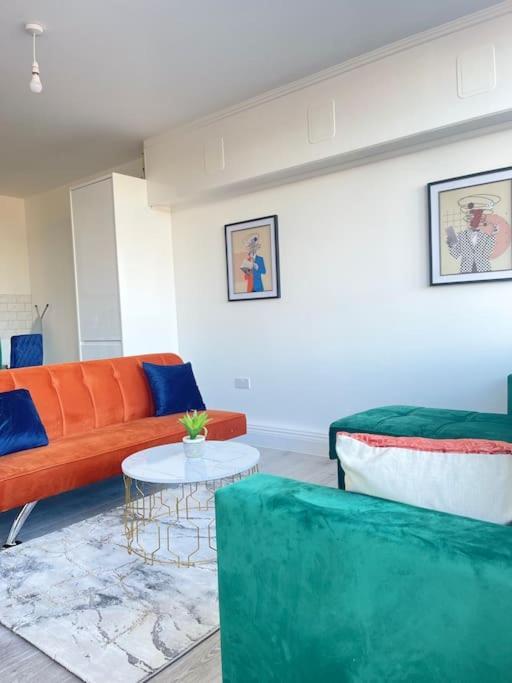 1 Bedroom Apartment - Flitwick - Contractor Friendly - Tourist Ready - Full Kitchen - Wifi - Smart Tv - Sofa Bed - Free Parking - Ideal For Short Or Long Stays Eksteriør bilde