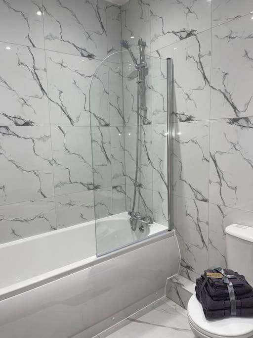 1 Bedroom Apartment - Flitwick - Contractor Friendly - Tourist Ready - Full Kitchen - Wifi - Smart Tv - Sofa Bed - Free Parking - Ideal For Short Or Long Stays Eksteriør bilde